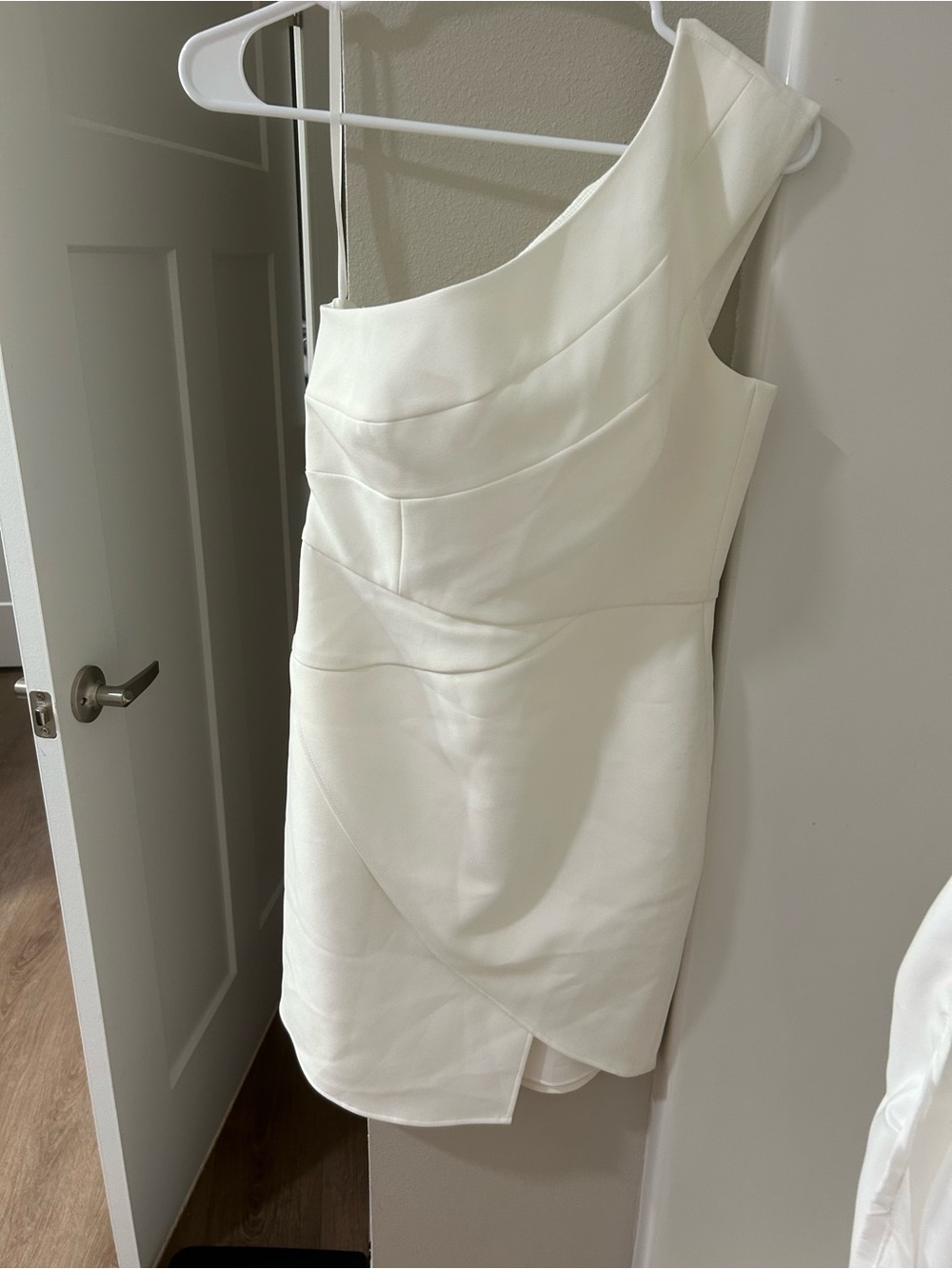 BCBG dress only tried on size 6